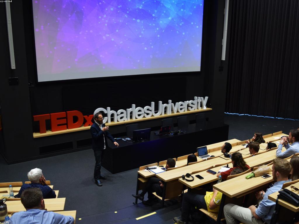 យុទ្ធសាស្ត្រលេង៖ វិធីសាស្ត្រដើម្បីលេងឱ្យមានប្រសិទ្ធភាព